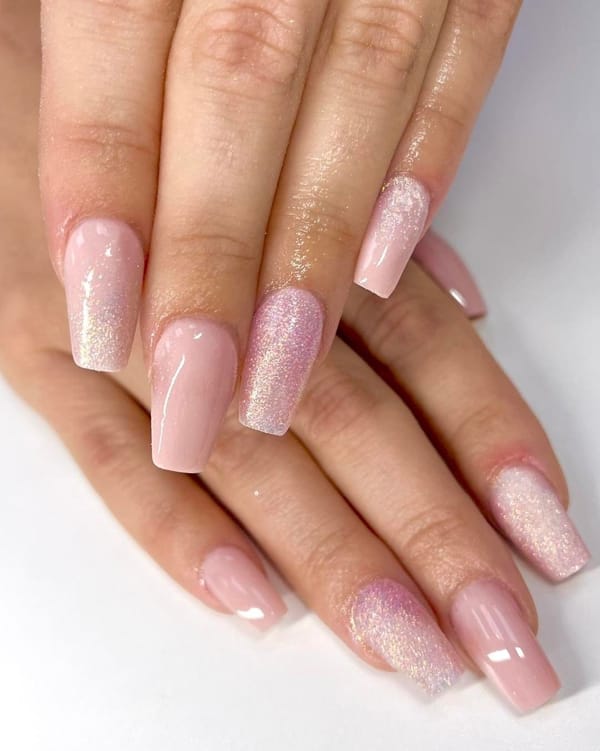 Delicate Petal Pink Nail Set with Glitter